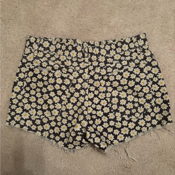 Zara daisy print denim shorts / yellow gingham tank - Picture 7 of 7